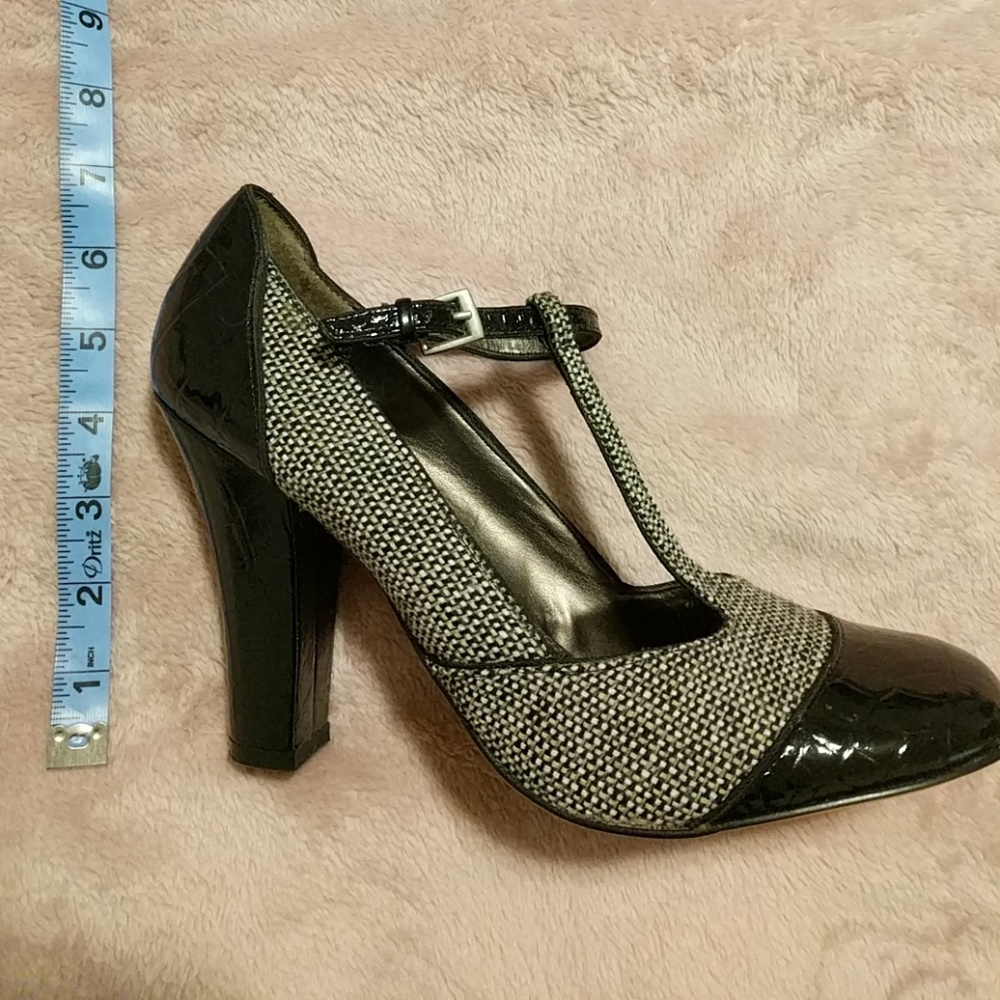 ๐ Tahari Katrina T-Strap Fabric Heel - Picture 4 of 8